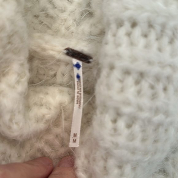 Free People Off White Chunky Knit Turtleneck Cropped Sweater size M NWOT - Picture 2 of 4